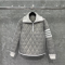 [THOM BROWNE-톰브라운] 4선 퀼팅 누빔 롱넥 집업 자켓