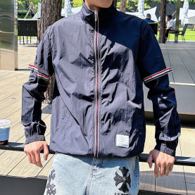 [THOM BROWNE-톰브라운] 트윌 삼선 암밴드 윈드브레이커 후드 자켓