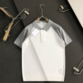 [THOM BROWNE-톰브라운]슬림핏 자카드 라펠 반팔 니트 스웨터